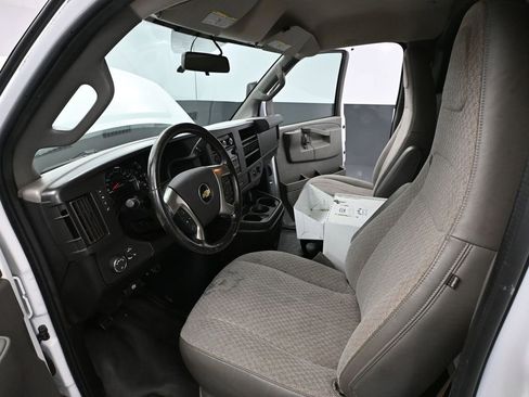 Used 2017 Chevrolet Express 3500 image 21