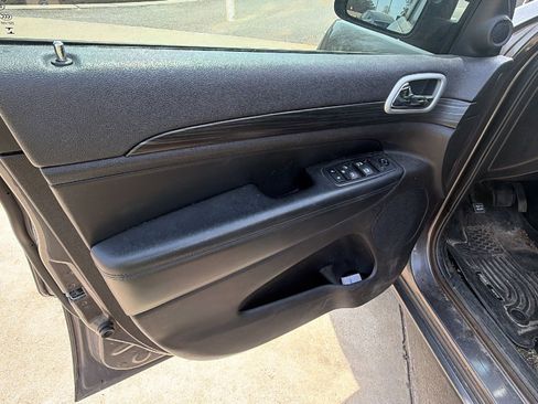 Used 2019 Jeep Grand Cherokee Altitude image 14