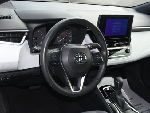 Used 2024 Toyota Corolla SE image 8
