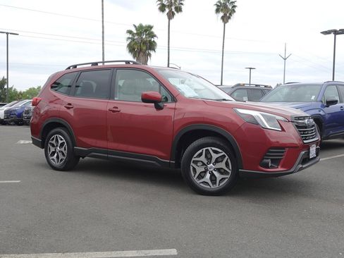 Certified 2023 Subaru Forester Premium AWD/4WD image 4