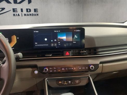 Used 2025 Kia Carnival EX image 10