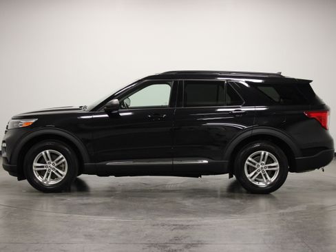 Used 2022 Ford Explorer XLT w/ Equipment Group 202A AWD/4WD image 7