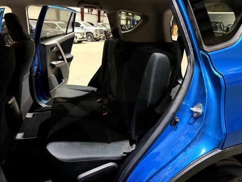 Used 2016 Toyota RAV4 LE FWD image 18