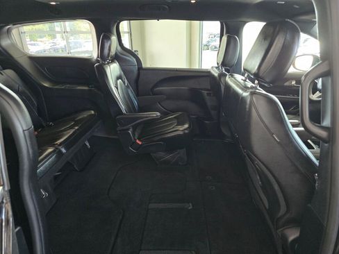 Used 2025 Chrysler Pacifica Select FWD image 35