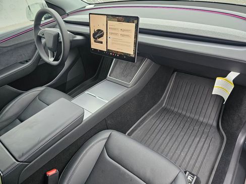 Used 2026 Tesla Model Y AWD image 10