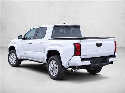 Used 2025 Toyota Tacoma SR5 AWD/4WD image 13