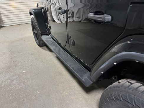 Used 2022 Jeep Wrangler Unlimited Sahara AWD/4WD image 18