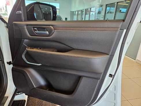 Certified 2025 Nissan Armada Platinum Reserve AWD/4WD image 24