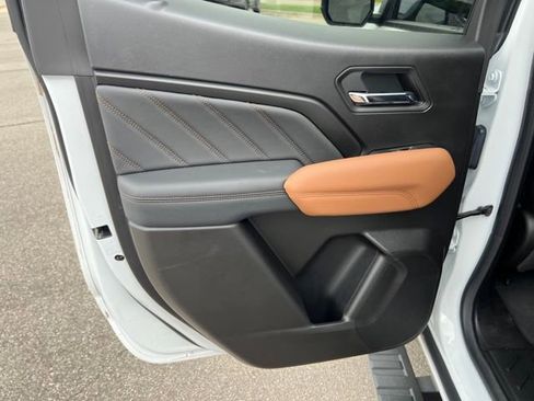 Used 2024 GMC Canyon AT4 w/ AT4 Premium Package image 17