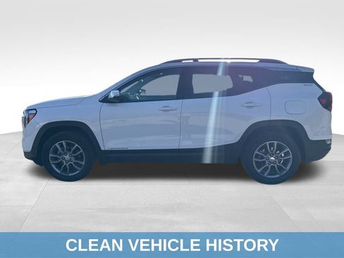 Used 2024 GMC Terrain SLT image 3