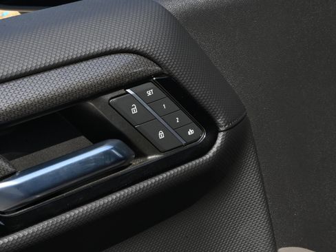 Used 2022 Chevrolet Silverado 1500 ZR2 w/ Technology Package image 38