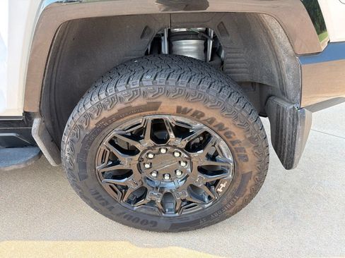 Used 2025 GMC Hummer EV 3X w/ LPO, Dark Essentials Package AWD/4WD image 11