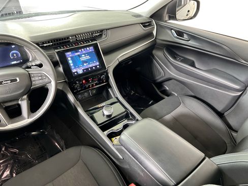 Used 2023 Jeep Grand Cherokee Laredo w/ Luxury Tech Group I image 22