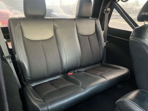 Used 2018 Jeep Wrangler Freedom Edition image 11