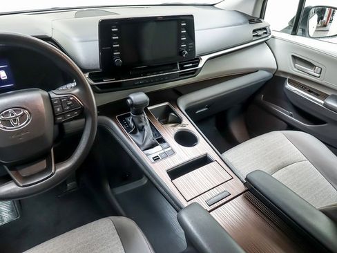 Certified 2024 Toyota Sienna LE image 14