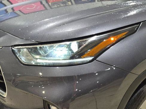 Used 2021 Toyota Highlander Platinum AWD/4WD image 10
