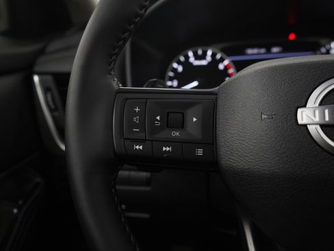 Used 2025 Nissan Rogue SV AWD/4WD image 25