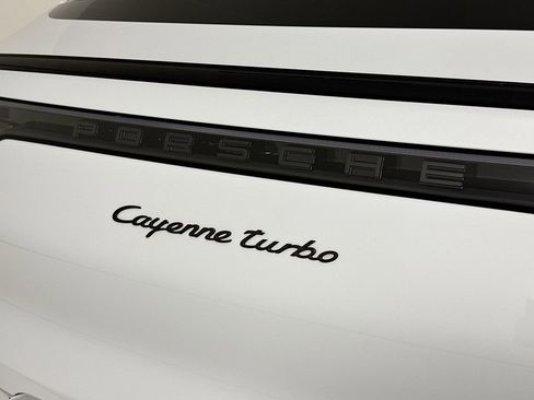 Certified 2022 Porsche Cayenne Turbo AWD/4WD image 37