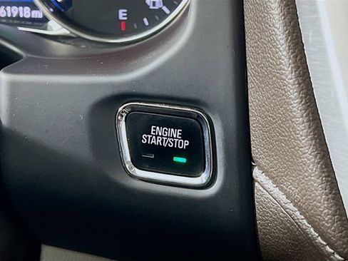 Used 2022 GMC Acadia SLT w/ Technology Package AWD/4WD image 16