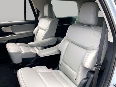 Used 2025 Ford Expedition Active RWD image 21