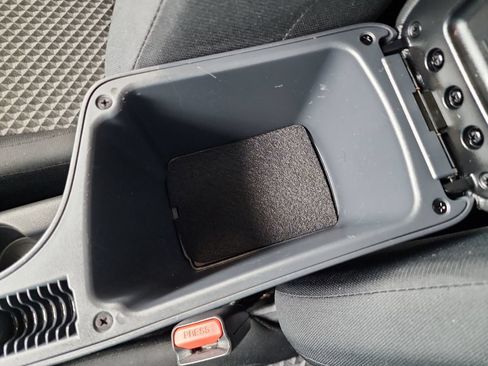 Used 2022 Nissan Versa S FWD image 33
