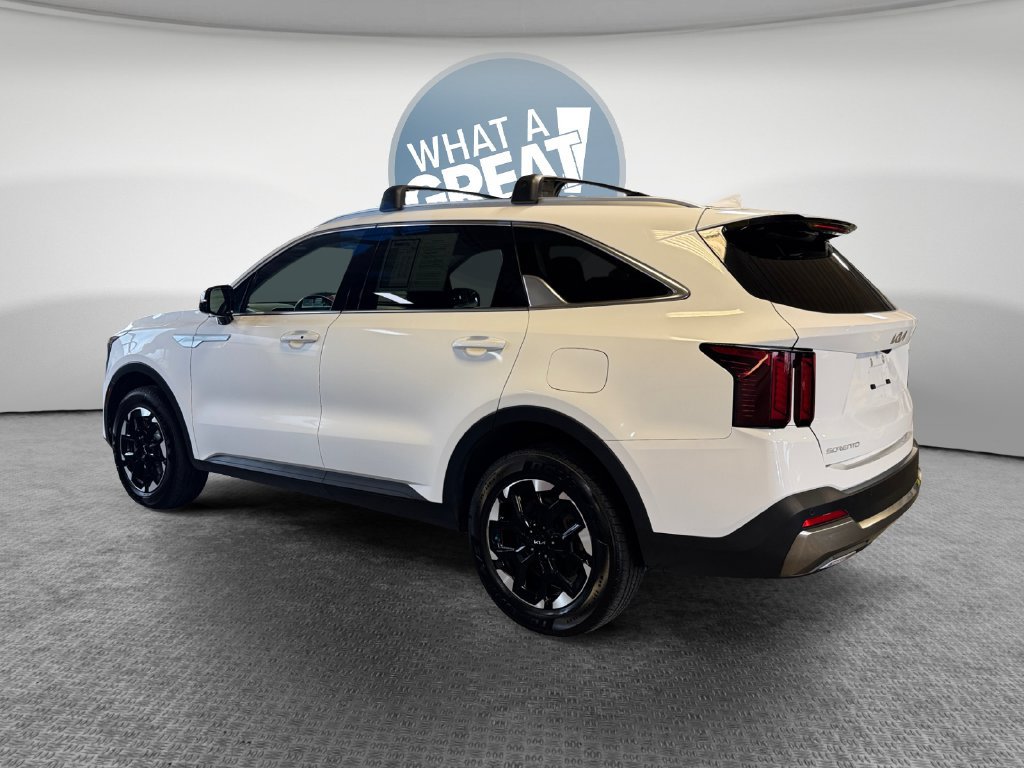 Certified 2024 Kia Sorento S w/ Panoramic Sunroof Package AWD/4WD image 6