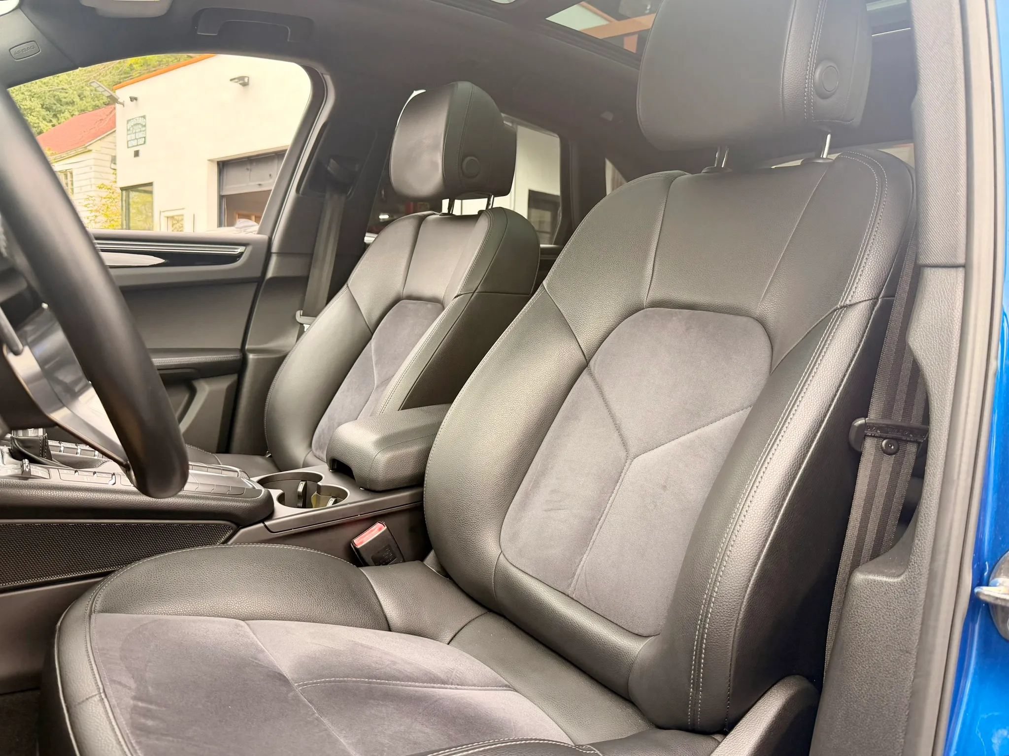 Used 2017 Porsche Macan AWD/4WD image 16
