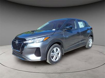 New 2025 Nissan Kicks Play S