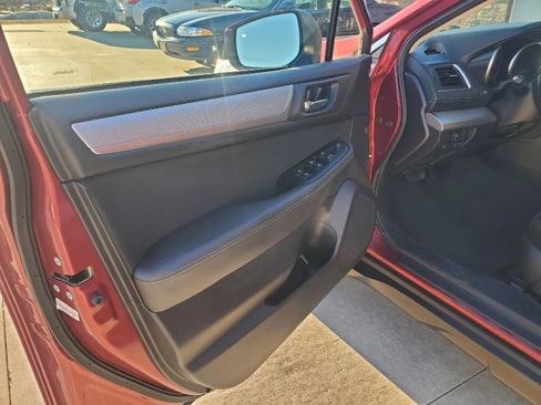 Used 2019 Subaru Outback 2.5i Premium image 9