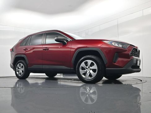Used 2021 Toyota RAV4 LE AWD/4WD image 39