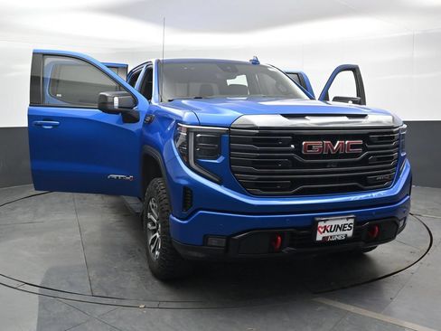Used 2023 GMC Sierra 1500 AT4 w/ AT4 Premium Package AWD/4WD image 44
