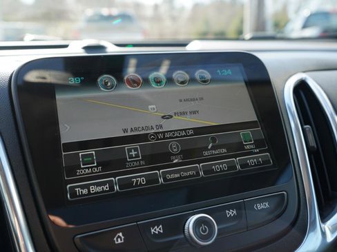 Used 2018 Chevrolet Equinox Premier image 36