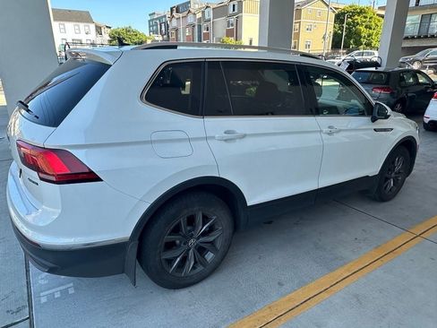 Used 2023 Volkswagen Tiguan SE w/ Panoramic Sunroof Package AWD/4WD image 6