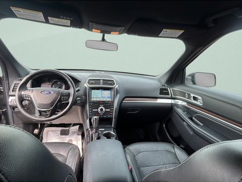 Used 2018 Ford Explorer Limited AWD/4WD image 24