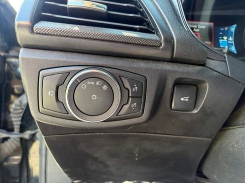 Used 2018 Ford Fusion SE w/ Equipment Group 201A FWD image 9