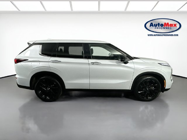 Used 2024 Mitsubishi Outlander SE Black Edition AWD/4WD image 10