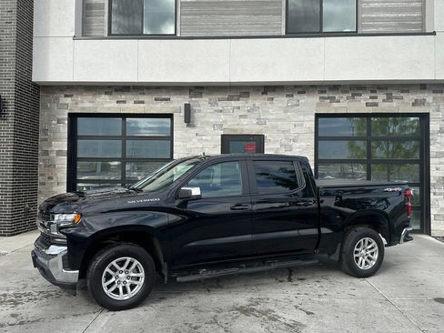 Used 2022 Chevrolet Silverado 1500 LT AWD/4WD image 7