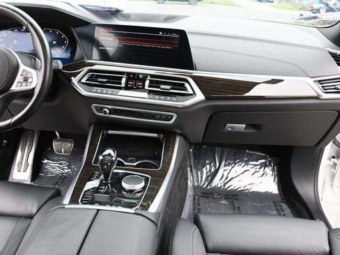 Used 2020 BMW X5 M50i w/ Executive Package image 7
