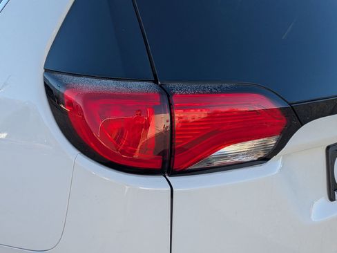 Used 2018 Chrysler Pacifica Touring-L Plus image 13