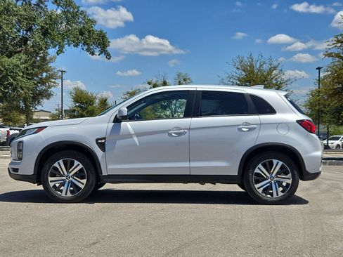 Used 2026 Mitsubishi Outlander Sport LE AWD/4WD image 2