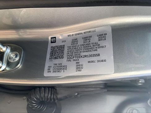 Used 2024 Chevrolet Colorado Trail Boss w/ Technology Package image 33