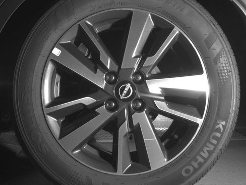 Used 2025 Nissan Versa SV image 14