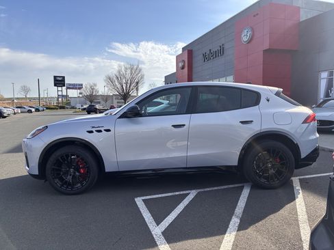 New 2025 Maserati Grecale Modena image 6