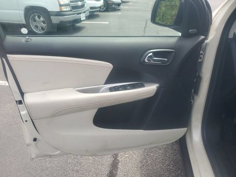 Used 2014 Dodge Journey Limited w/ Flexible Seating Group FWD image 14
