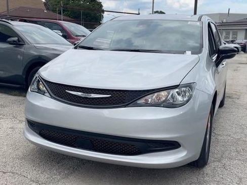 New 2026 Chrysler Voyager LX image 8