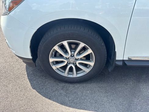 Used 2016 Nissan Pathfinder SL w/ SL Tech Package AWD/4WD image 16