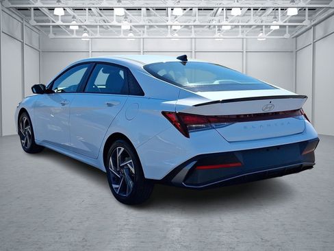 Certified 2025 Hyundai Elantra Sport FWD image 4