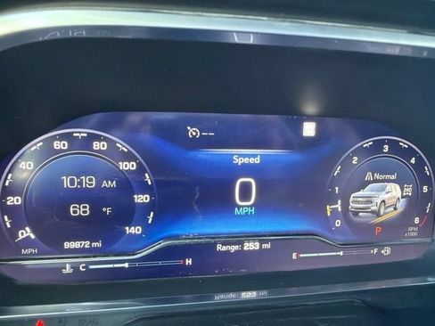 Used 2023 Chevrolet Suburban LT w/ Luxury Package AWD/4WD image 10