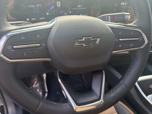 Used 2025 Chevrolet Equinox ACTIV w/ Safety and Technology Package AWD/4WD image 24