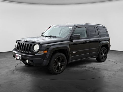 Used 2013 Jeep Patriot Latitude w/ Sun/Sound Group FWD image 4